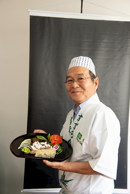 Chef Penha cai nas graças da população de Holambra com culinária Japonesa.  ‹ O Regional